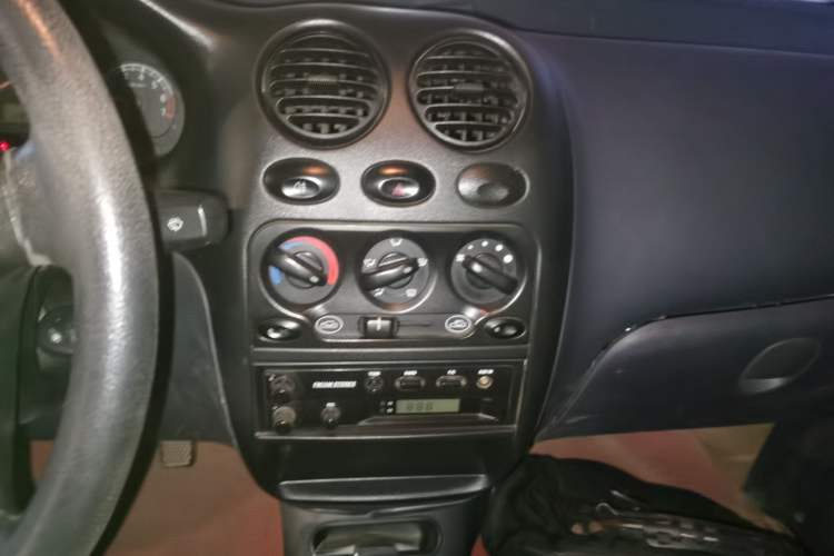 Used Baojun Lechi 2010 1.0L P-TEC Manual Superior Model Audio And AC Panel