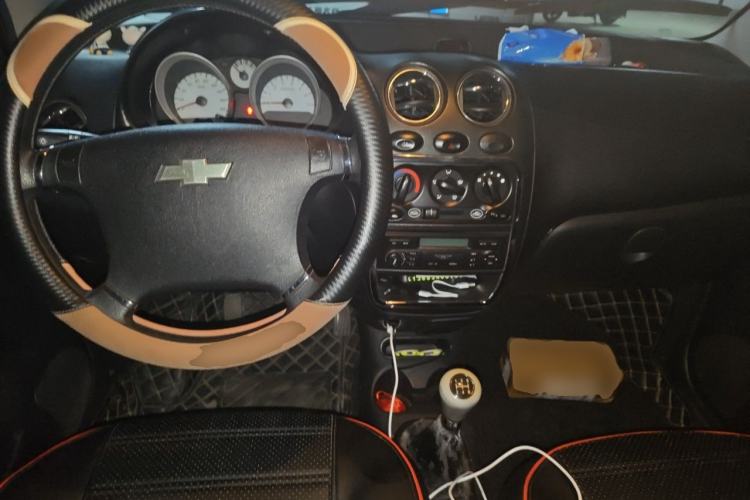 Used Baojun Lechi 2010 1.2L manual fashion version Center Console