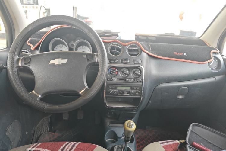 Used Baojun Lechi 2010 1.2L Sport Edition Dynamic Version Center Console