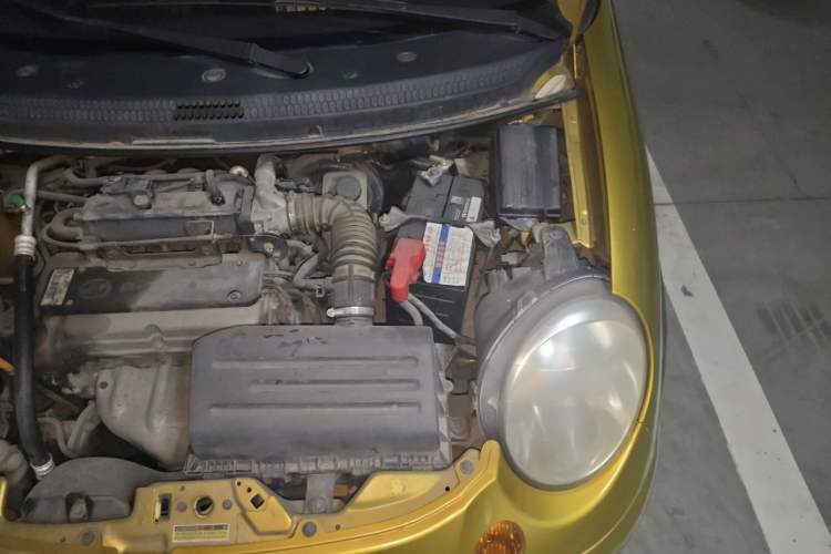 Used Baojun Lechi 2010 1.2L manual fashion version Engine Bay Left