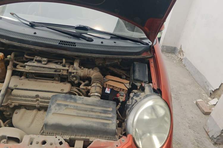 Used Baojun Lechi 2010 1.2L Sport Edition Dynamic Version Engine Bay Left