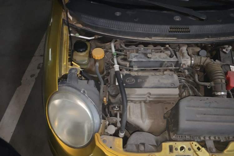 Used Baojun Lechi 2010 1.2L manual fashion version Engine Bay Right