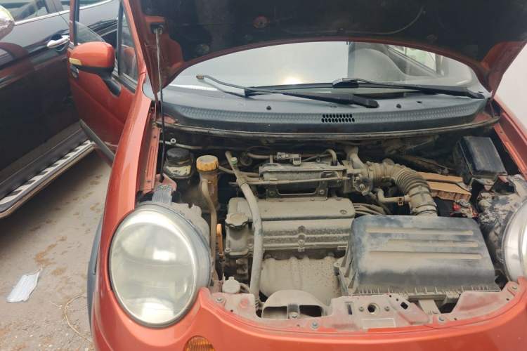 Used Baojun Lechi 2010 1.2L Sport Edition Dynamic Version Engine Bay Right