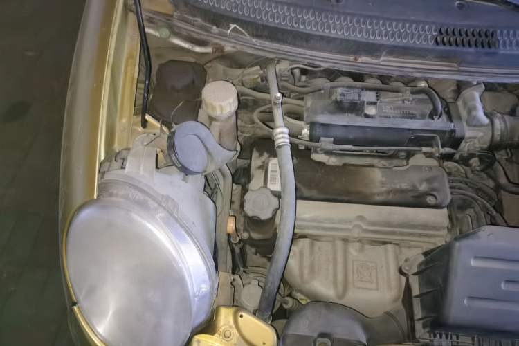 Used Baojun Lechi 2010 1.0L P-TEC Manual Superior Model Engine Bay Right