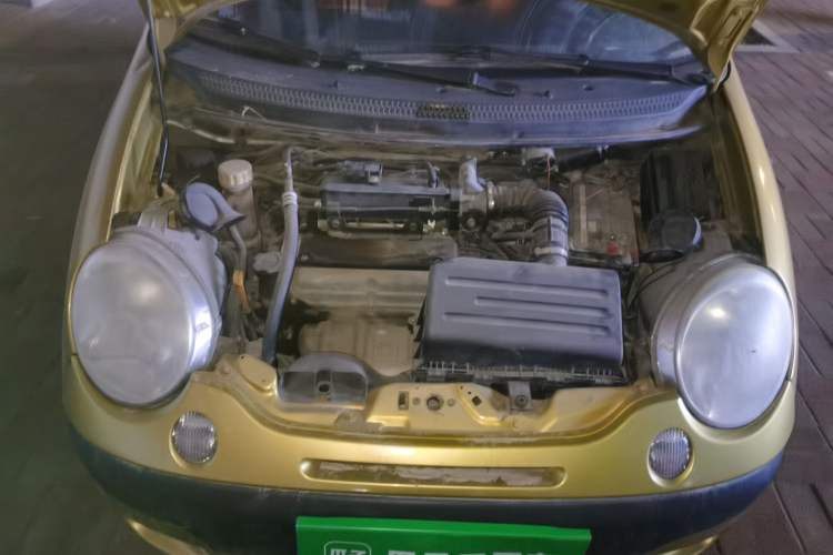 Used Baojun Lechi 2010 1.0L P-TEC Manual Superior Model Engine Bay