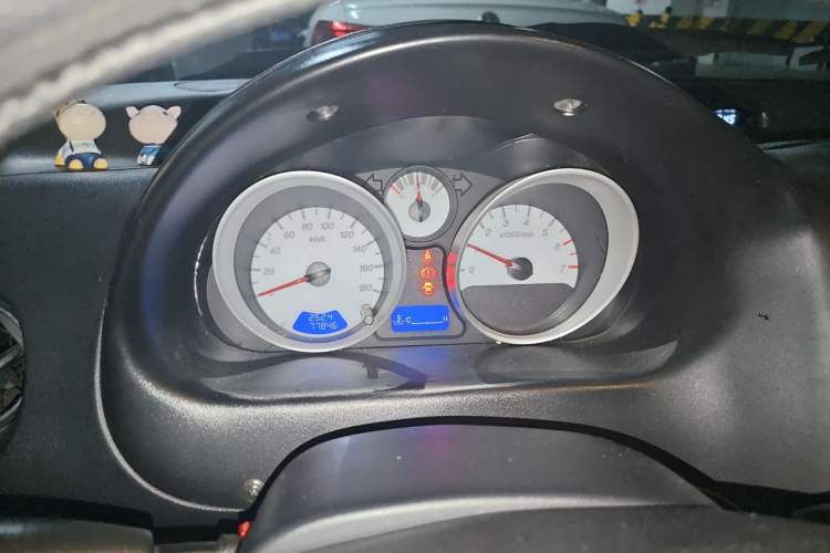 Used Baojun Lechi 2010 1.2L manual fashion version Instrument Cluster
