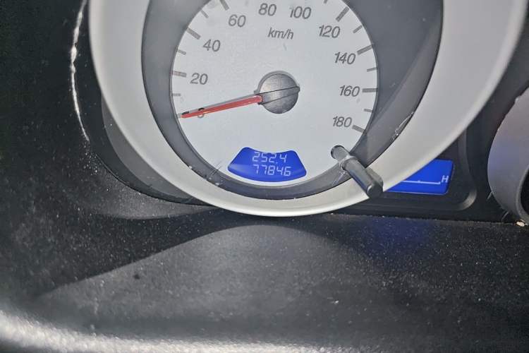 Used Baojun Lechi 2010 1.2L manual fashion version Odometer Close Up