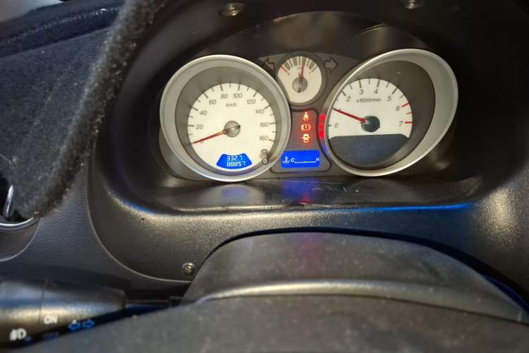 Used Baojun Lechi 2010 1.2L Sport Edition Superior Model Odometer Close Up