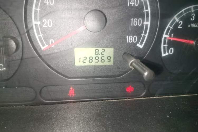 Used Baojun Lechi 2010 1.0L P-TEC Manual Superior Model Odometer Close Up