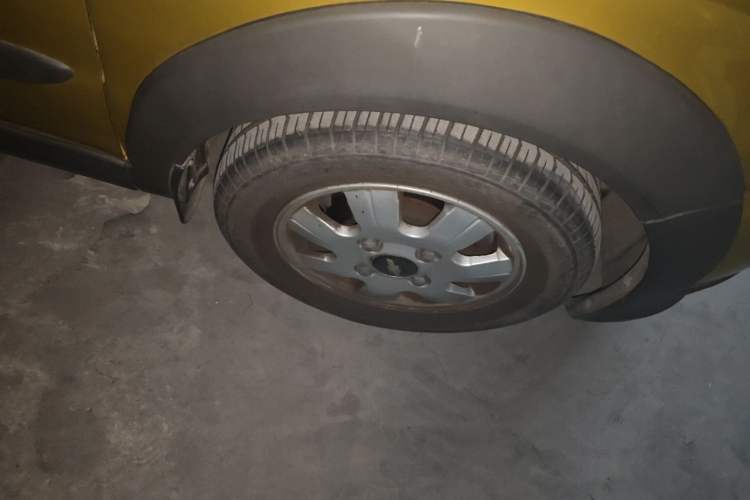 Used Baojun Lechi 2010 1.2L manual fashion version Right Front Wheel Hub