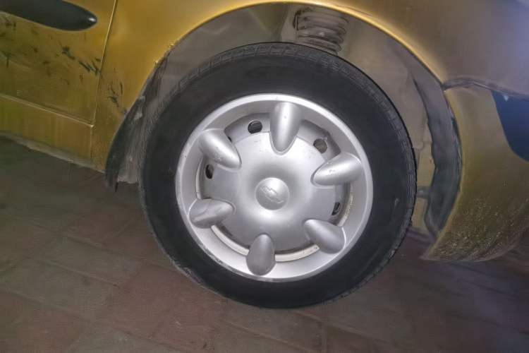 Used Baojun Lechi 2010 1.0L P-TEC Manual Superior Model Right Front Wheel Hub