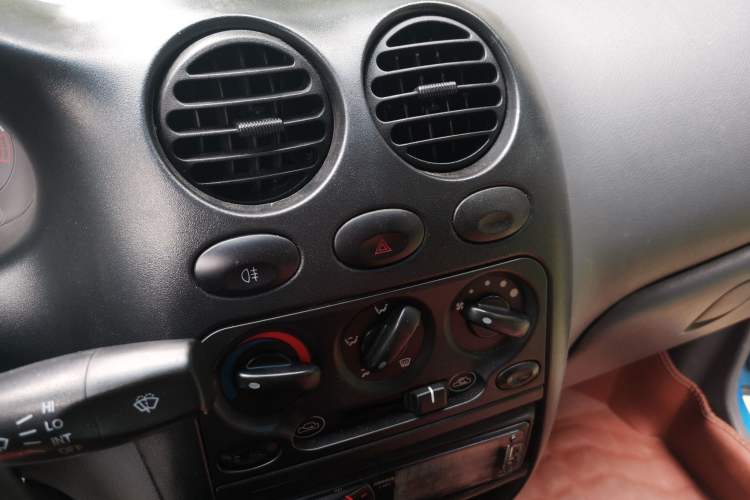 Used Baojun Lechi 2012 Revised 1.0L Manual P-TEC Standard Edition Audio And AC Panel