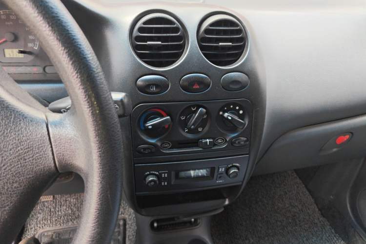 Used Baojun Lechi 2012 Revised 1.0L Manual P-TEC Standard Edition Audio And AC Panel