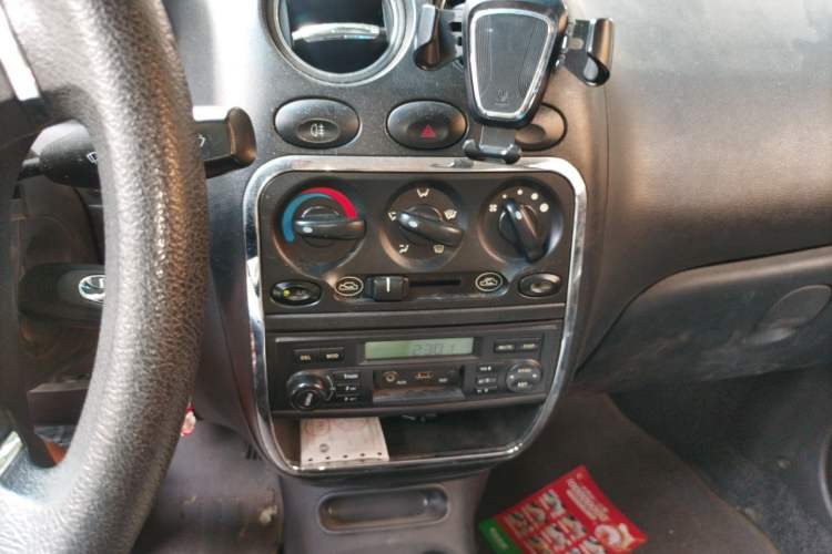 Used Baojun Lechi 2012 Revised Version 1.2L Manual Sporty Edition Dynamic Type Audio And AC Panel