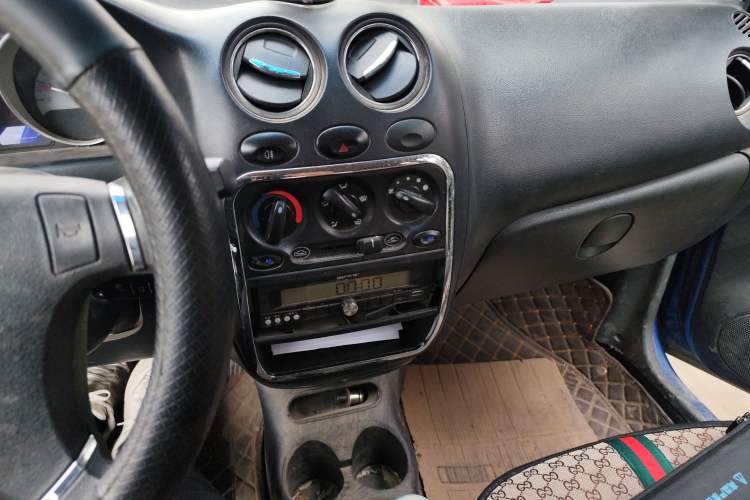 Used Baojun Lechi 2012 Revised Version 1.2L Manual Sporty Edition Dynamic Type Audio And AC Panel
