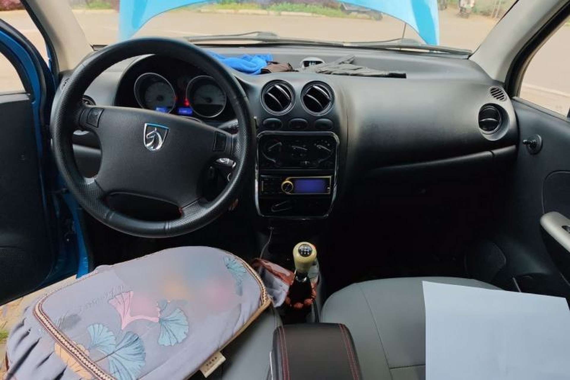 Used Baojun Lechi 2012 1.2L Manual Sport Edition Dynamic Model Center Console