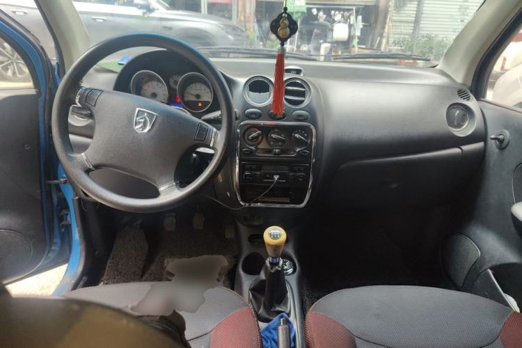 Used Baojun Lechi 2012 1.2L Manual Sports Edition Superior Model Center Console
