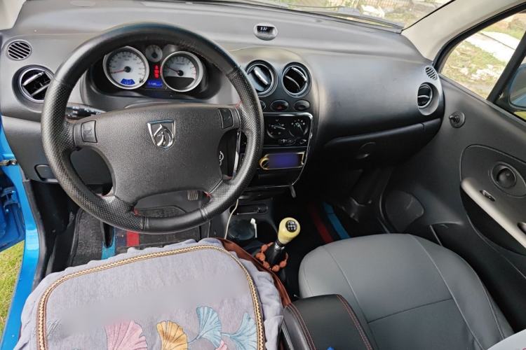 Used Baojun Lechi 2012 1.2L Manual Sport Edition Dynamic Model Center Console