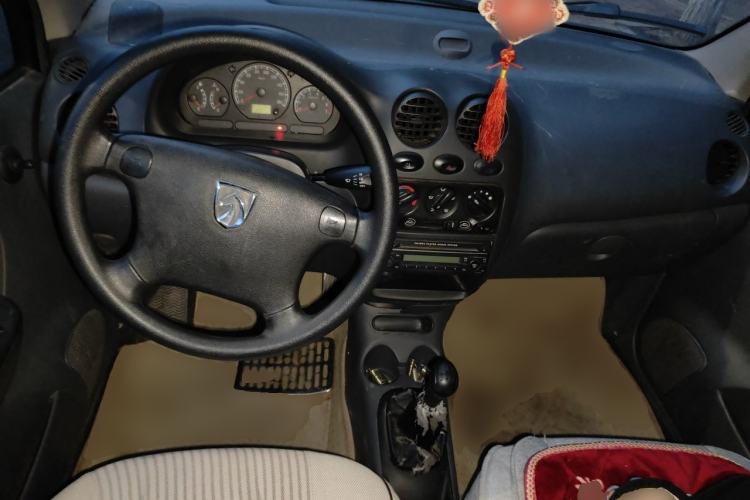 Used Baojun Lechi 2012 1.0L Manual P-TEC Superior Model Center Console