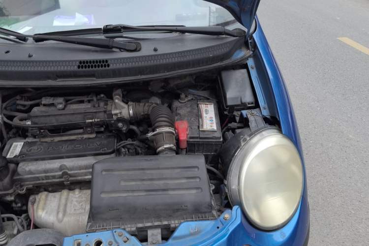 Used Baojun Lechi 2012 Revised 1.0L Manual P-TEC Standard Edition Engine Bay Left