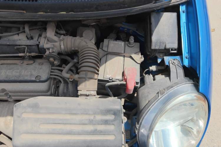 Used Baojun Lechi 2012 Revised 1.0L Manual P-TEC Standard Edition Engine Bay Left