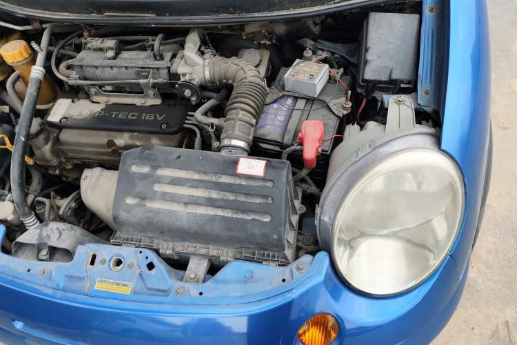Used Baojun Lechi 2012 Revised Version 1.2L Manual Sporty Edition Dynamic Type Engine Bay Left