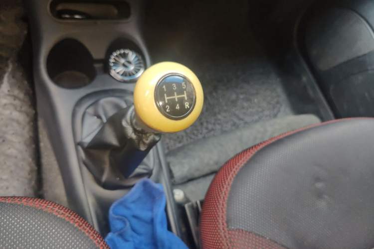 Used Baojun Lechi 2012 1.2L Manual Sports Edition Superior Model Gear Lever