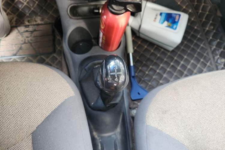 Used Baojun Lechi 2012 Revised 1.0L Manual P-TEC Standard Edition Gear Lever
