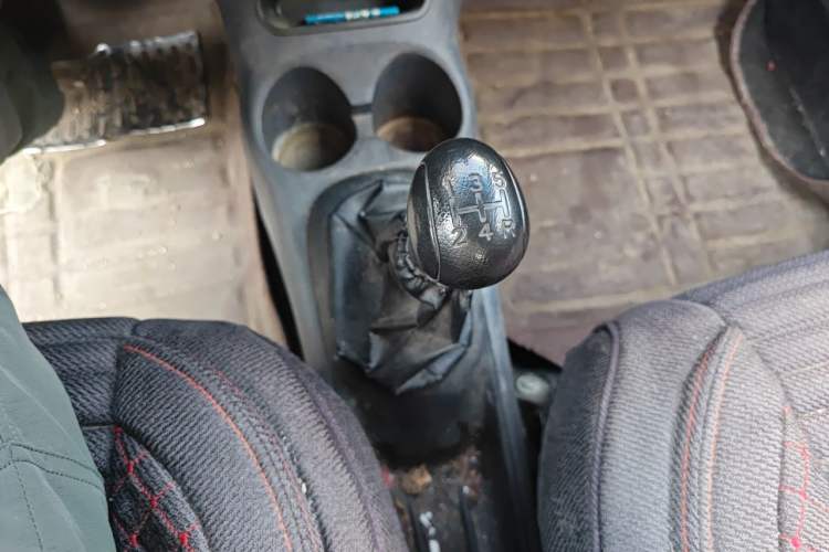 Used Baojun Lechi 2012 Revised 1.0L Manual P-TEC Standard Edition Gear Lever