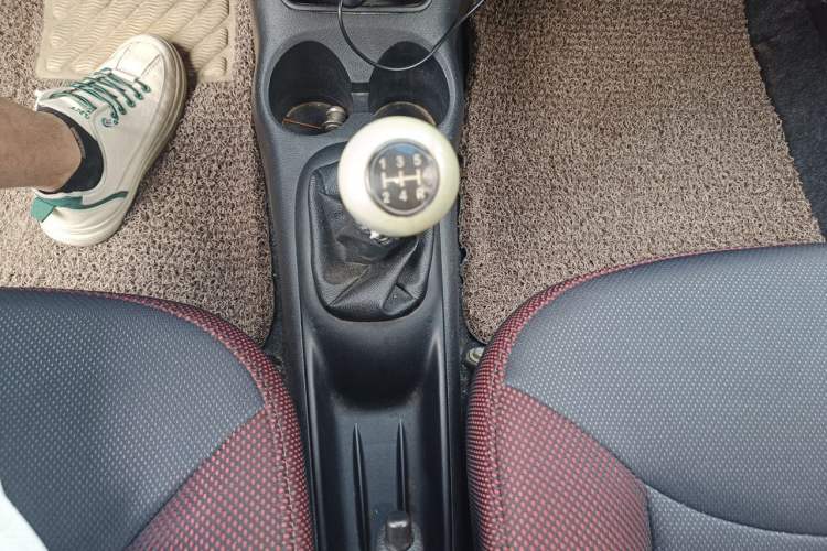 Used Baojun Lechi 2012 1.2L Manual Sports Edition Superior Model Gear Lever