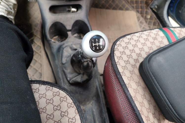 Used Baojun Lechi 2012 Revised Version 1.2L Manual Sporty Edition Dynamic Type Gear Lever