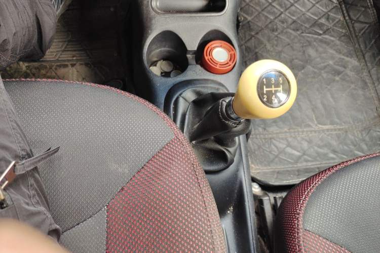 Used Baojun Lechi 2012 Revised Version 1.2L Manual Sports Edition Superior Type Gear Lever