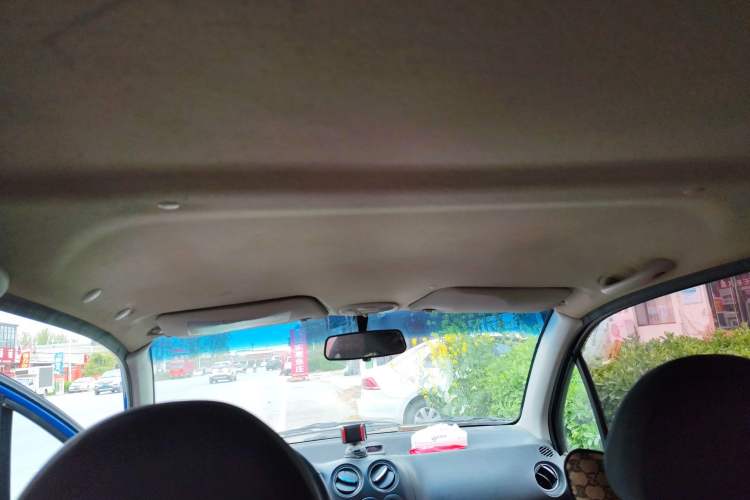 Used Baojun Lechi 2012 Revised Version 1.2L Manual Sporty Edition Dynamic Type Headliner