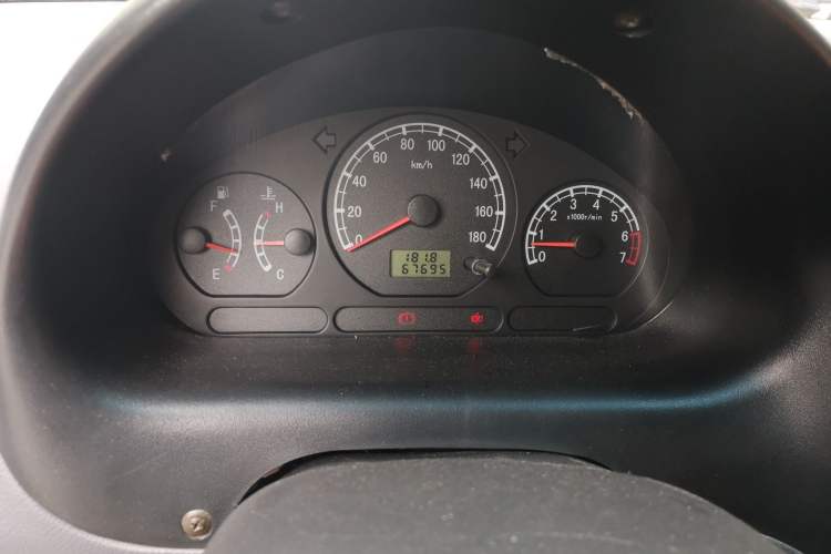 Used Baojun Lechi 2012 Revised 1.0L Manual P-TEC Standard Edition Odometer Close Up