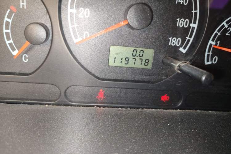 Used Baojun Lechi 2012 Revised 1.0L Manual P-TEC Standard Edition Odometer Close Up