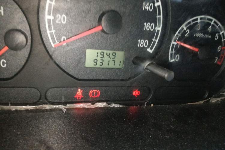 Used Baojun Lechi 2012 Revised 1.0L Manual P-TEC Standard Edition Odometer Close Up
