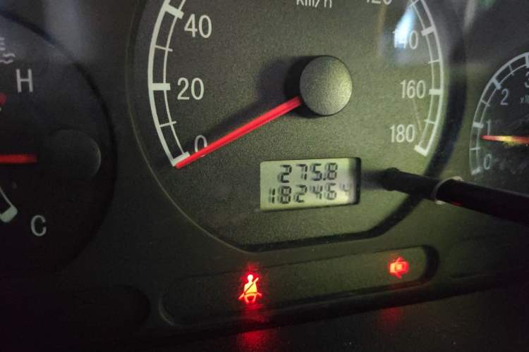 Used Baojun Lechi 2012 Revised 1.0L Manual P-TEC Standard Edition Odometer Close Up