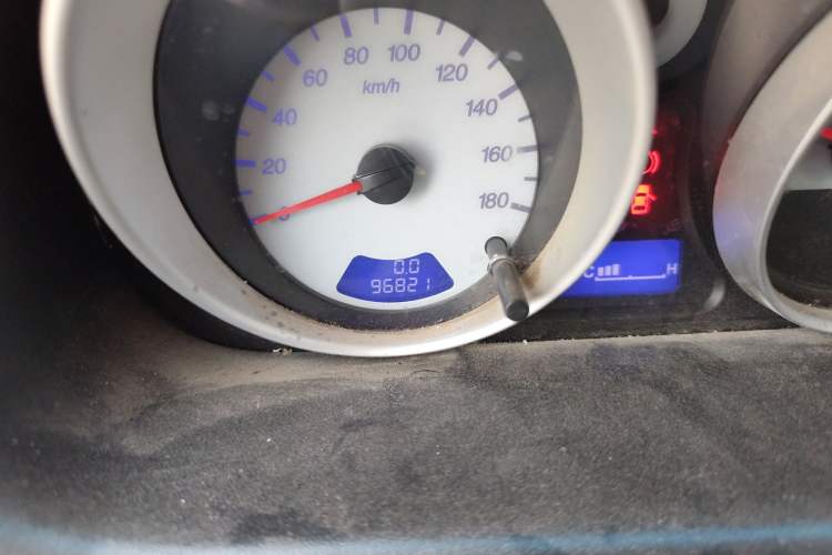 Used Baojun Lechi 2012 Revised Version 1.2L Manual Sporty Edition Dynamic Type Odometer Close Up