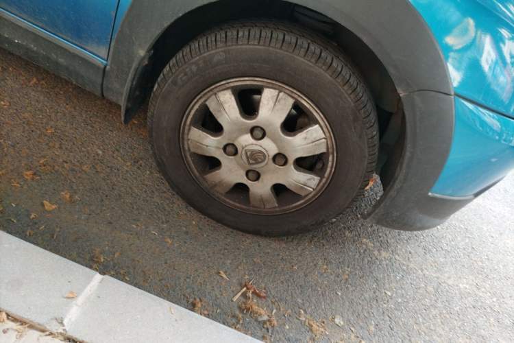 Used Baojun Lechi 2012 Revised Version 1.2L Manual Sporty Edition Dynamic Type Right Front Wheel Hub