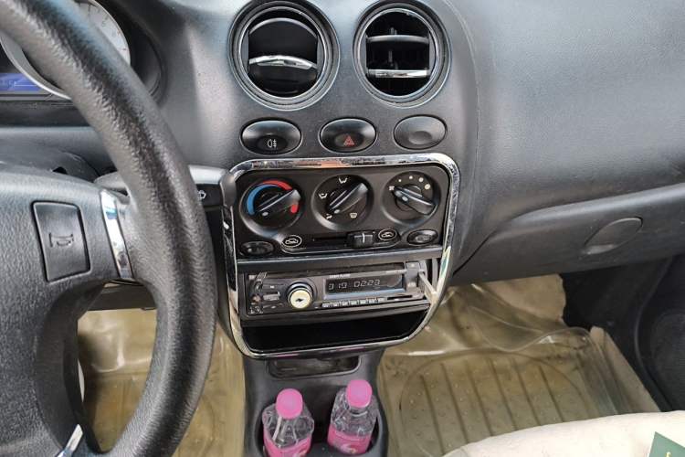 Used Baojun Lechi 2012 Revised Version 1.2L Manual Sports Edition Superior Type Audio And AC Panel