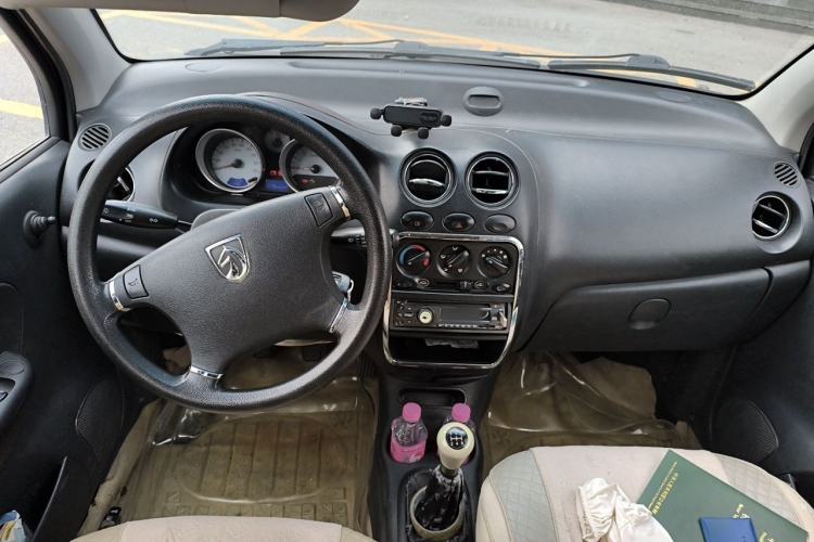 Used Baojun Lechi 2012 Revised Version 1.2L Manual Sports Edition Superior Type Center Console