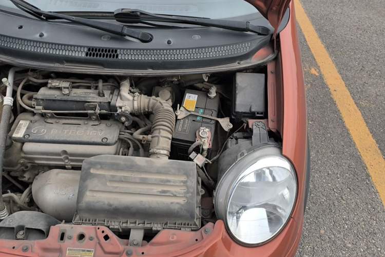 Used Baojun Lechi 2012 Revised Version 1.2L Manual Sports Edition Superior Type Engine Bay Left