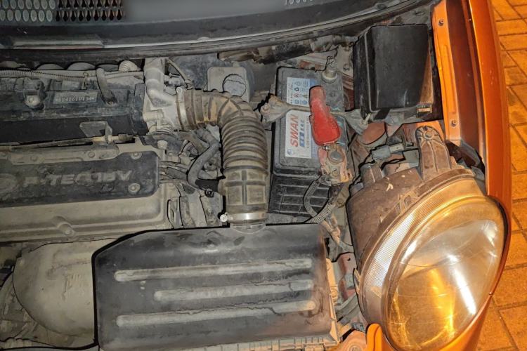 Used Baojun Lechi 2012 Revised Version 1.2L Manual Sporty Fashion Edition Engine Bay Left