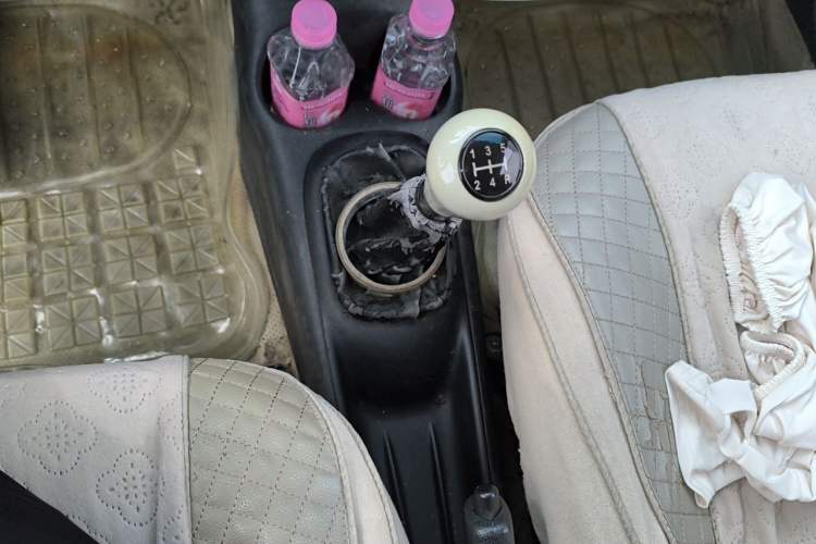 Used Baojun Lechi 2012 Revised Version 1.2L Manual Sports Edition Superior Type Gear Lever