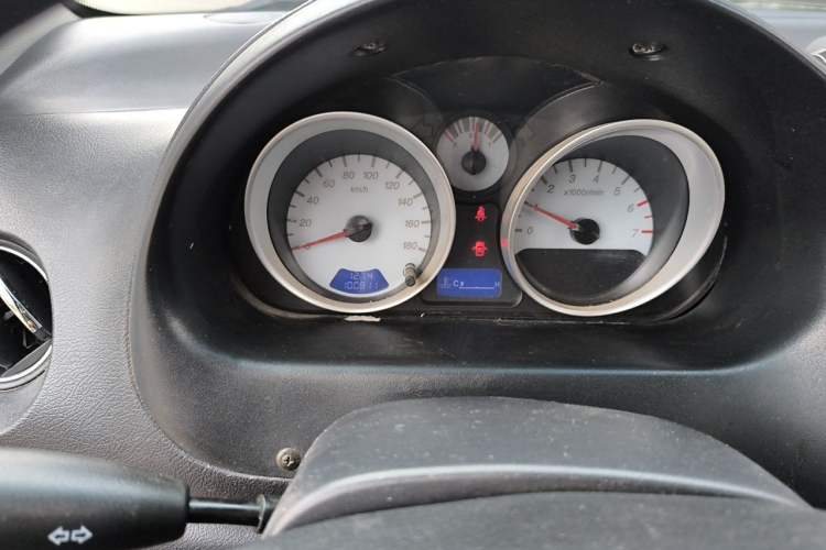 Used Baojun Lechi 2012 Revised Version 1.2L Manual Sports Edition Superior Type Odometer Close Up