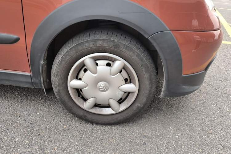 Used Baojun Lechi 2012 Revised Version 1.2L Manual Sports Edition Superior Type Right Front Wheel Hub