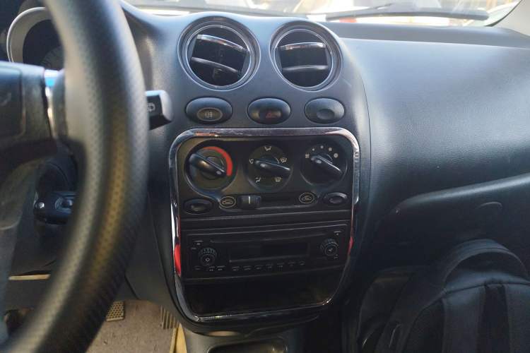 Used Baojun Lechi 2012 Revised Version 1.2L Manual Sporty Fashion Edition Audio And AC Panel