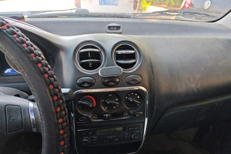 Used Baojun Lechi 2012 Revised Version 1.2L Manual Sporty Edition Dynamic Type Audio And AC Panel