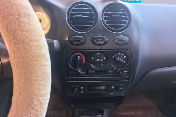 Used Baojun Lechi 2012 Revised 1.0L Manual P-TEC Standard Edition Audio And AC Panel