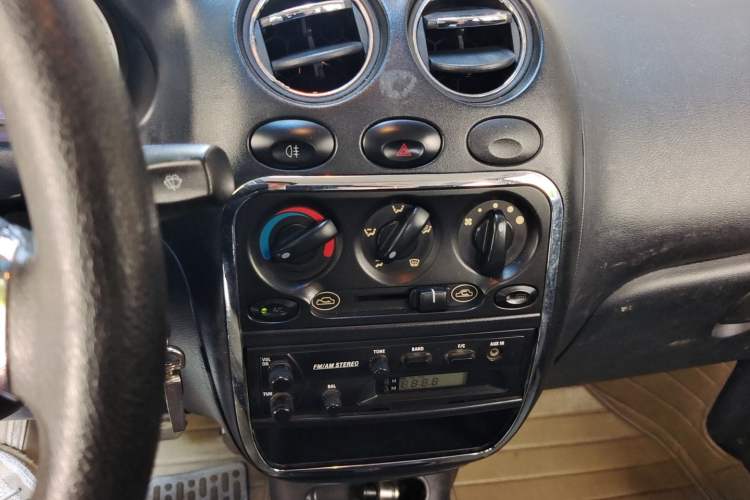 Used Baojun Lechi 2012 1.2L Manual Sports Edition Superior Model Audio And AC Panel